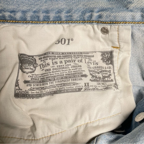 Levi’s 501 Shorts High Waist Raw Hem Faded Blue Size 32 100% Cotton Button Fly - Picture 5 of 16